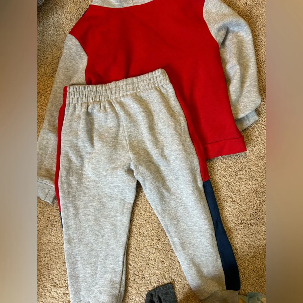 Like new Reebok jogging suit size 6 boys - Picture 5 of 6